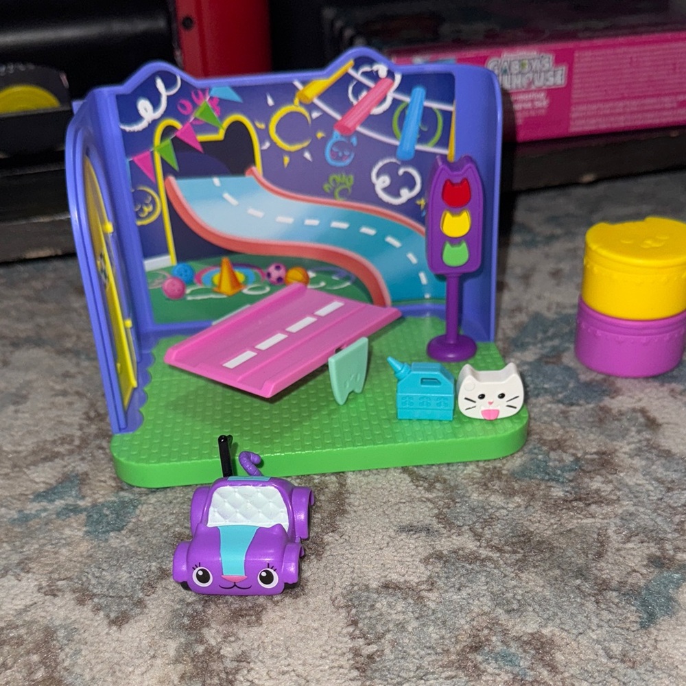 Carlita Purr-ific Play Room with Carlita Toy Car Dollhouse